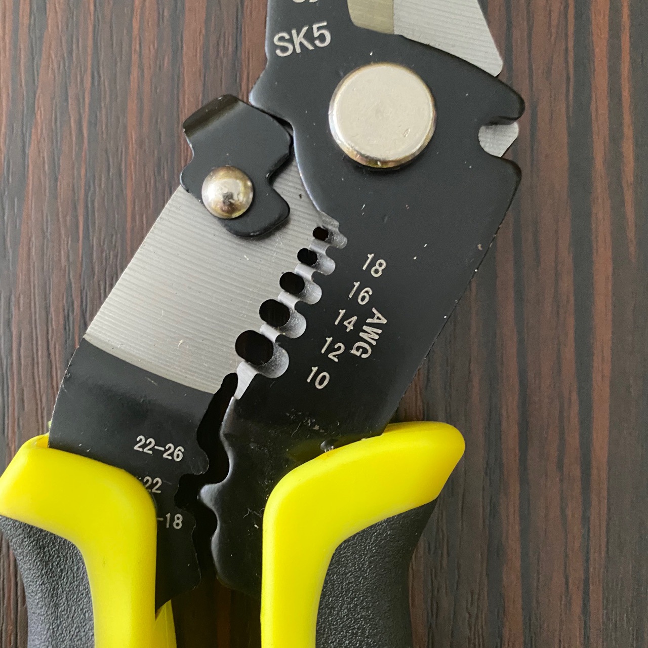 Industrial-grade multi-purpose wire stripping, wire pressing, iron sheet electrician's shears, peeling machines, wire shears, integrated ceiling keel shears, steel wire shears Specification drawing
