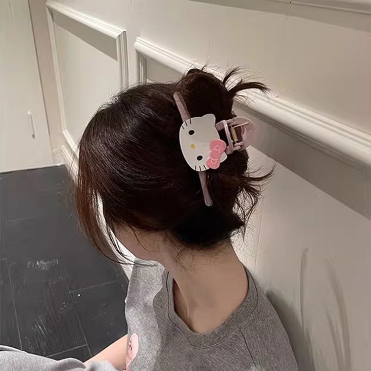 Korean version of the cartoon Sanrio Kitty cat scratchpad, back of the head ponytail clip, large shark clip, ins hairpin and hair accessory Application Scenario