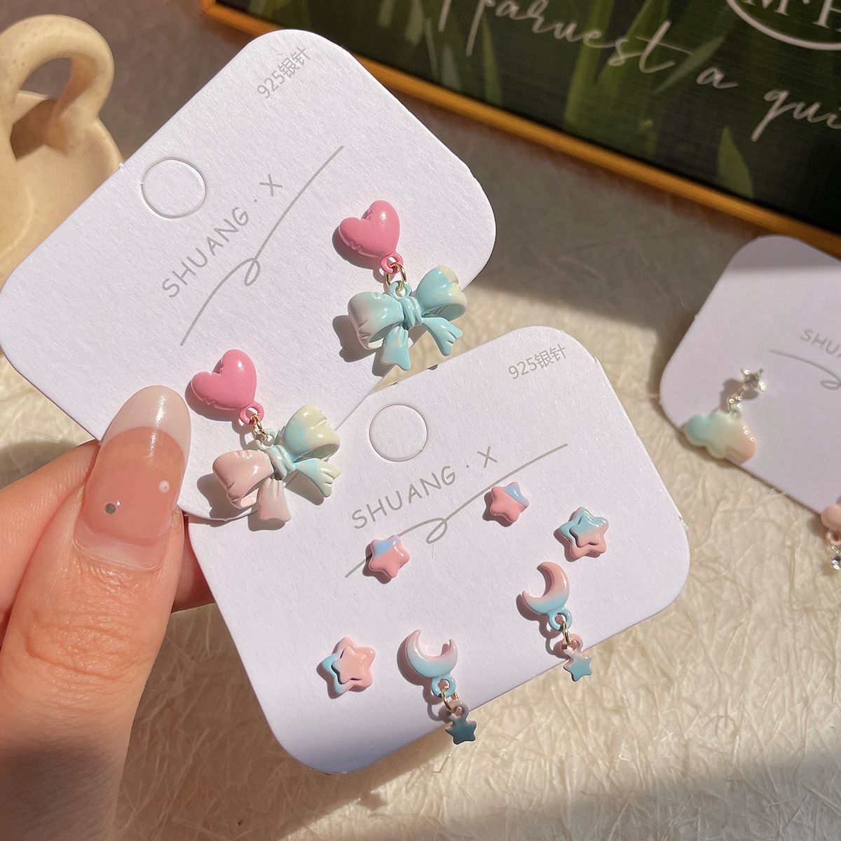 Summer's new rendered bow cloud earrings for women with silver needles, sweet, exquisite, unique and niche five-pointed star earrings full figure