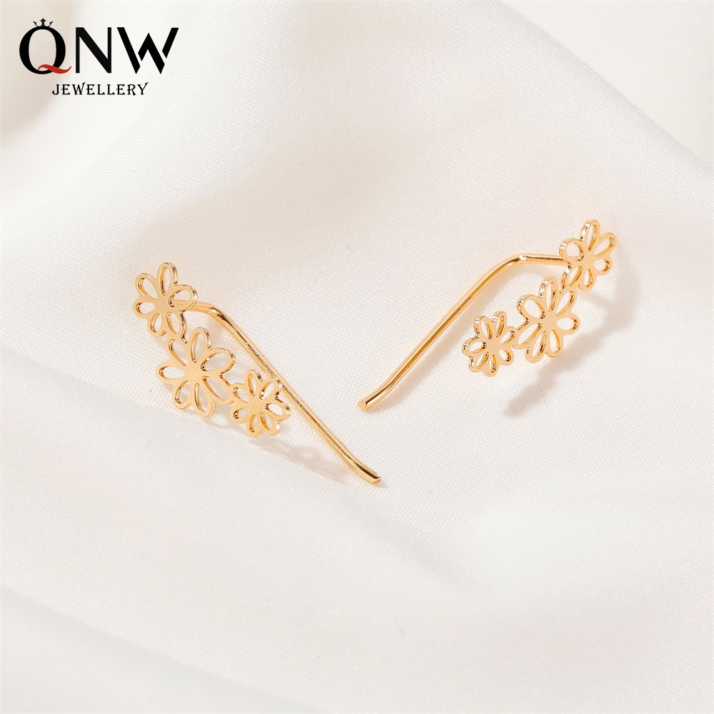 This is a popular minimalist flower earring in Europe and America. It features a cold style with hollowed-out small flower ears and is a versatile and fresh foreign trade accessory for women details Picture