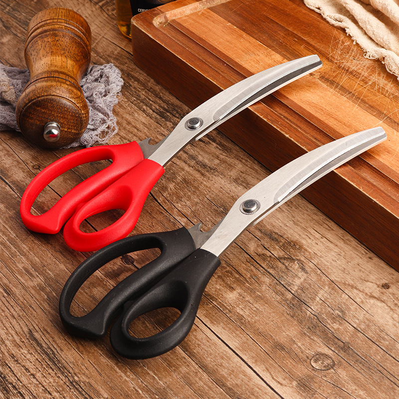 Kitchen barbecue special scissors, multi-functional curved blade cooking scissors, restaurant kitchen chicken cutting knife, extended steak scissors Application Scenario