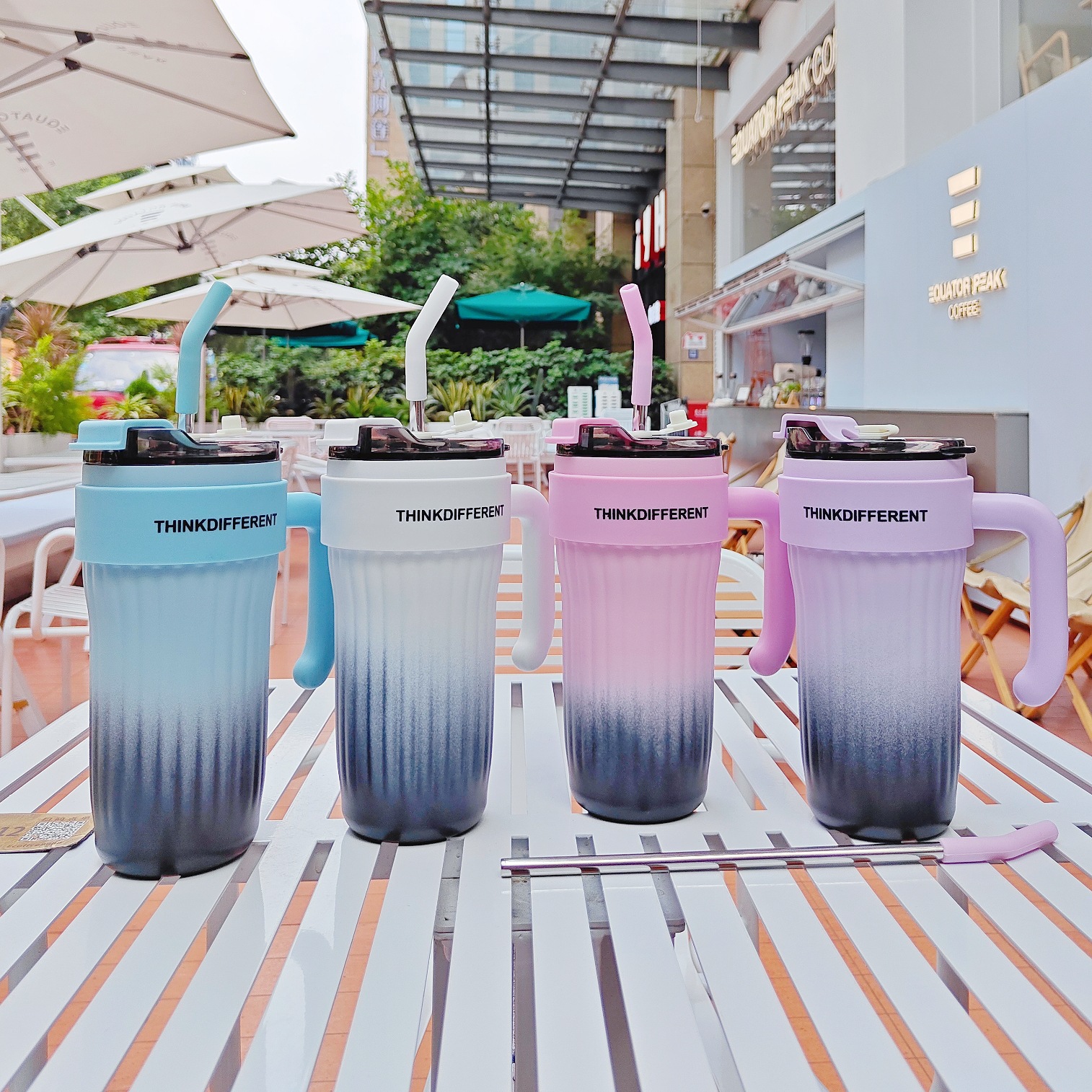 American-style gradient 316 stainless steel insulated cup with straw, double-drinking cup for students, women, office coffee cup, car cup Application Scenario
