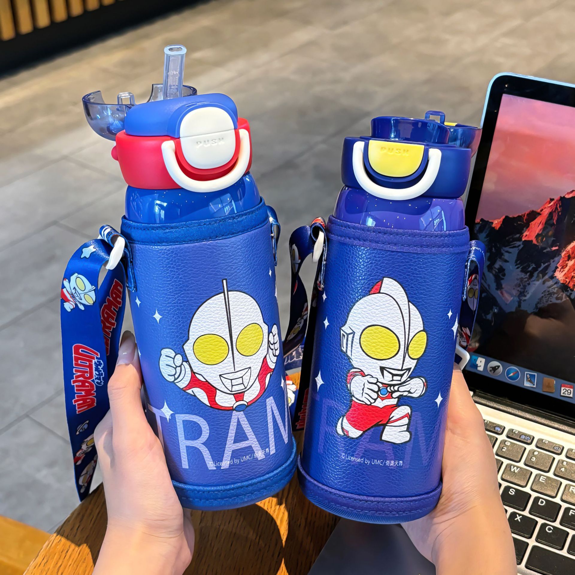 Classic Ultraman collaboration series children's Star Wish insulated cup, one cup for dual drinking, adjustable cup rope portable drinking cup Specification drawing