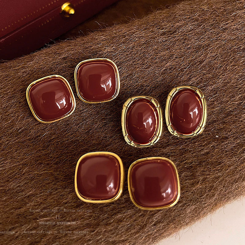 Retro Hong Kong-style Ankela red stud earrings for women, exuding a sense of high-end simplicity and elegance. 2024 new best-selling earrings details Picture