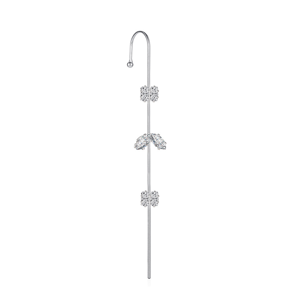 The new inS-style piercing ear piercing earrings are elegant and studded with zircon. The star letters surround the earlobes with diagonal stud earrings Item Picture