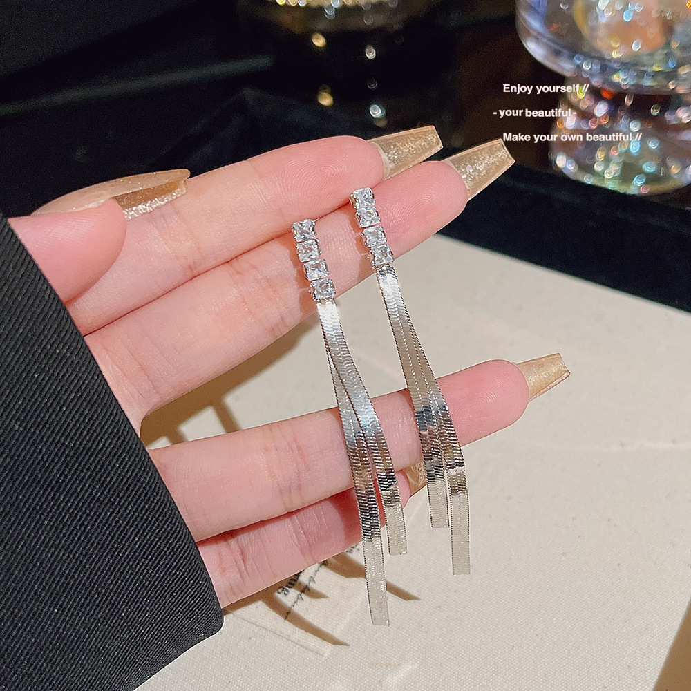 Fashionable, elegant, simple and exquisite, long tassel earrings, summer high-end, light luxury, versatile, the same style of earrings as Internet celebrities for women Specification drawing