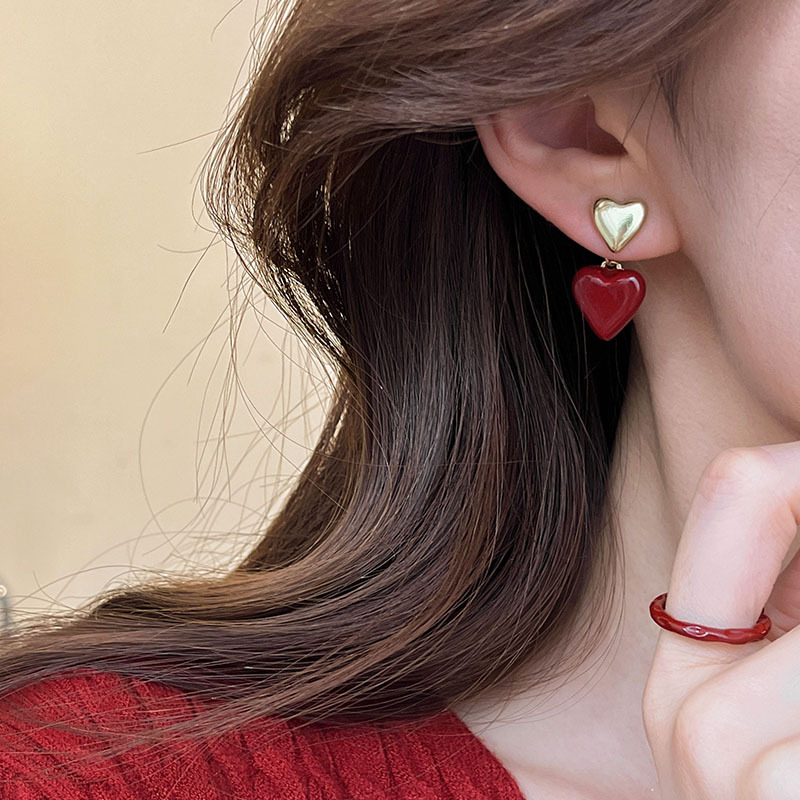 New Year red retro earrings for women, 2025 new style bestsellers, exquisite stud earrings, elegant and light luxury, festive earrings for the Spring Festival full figure