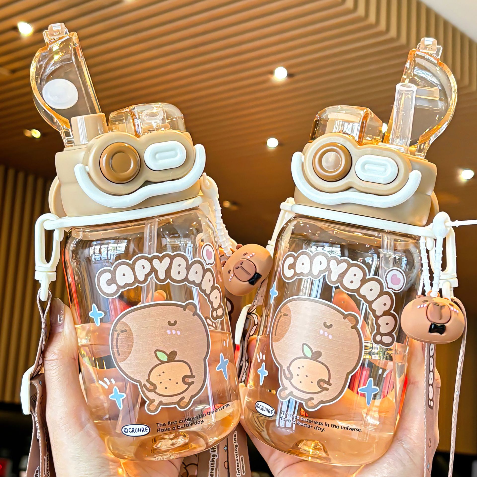 The 2025 new Capibara children's water cup is a cute, large-capacity, double-drinking cup with a lock, convenient handle and straw Specification drawing