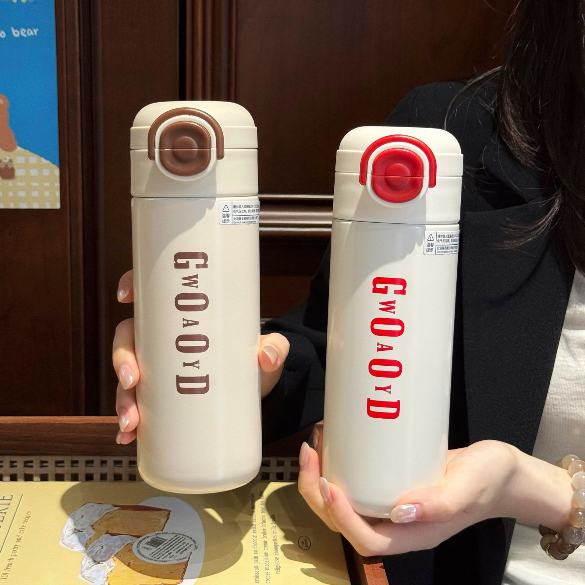 The new pop-up lid insulated cup features a simple and stylish ins style. It is a portable double-drinking cup with a high level of appearance. It is made of stainless steel full figure