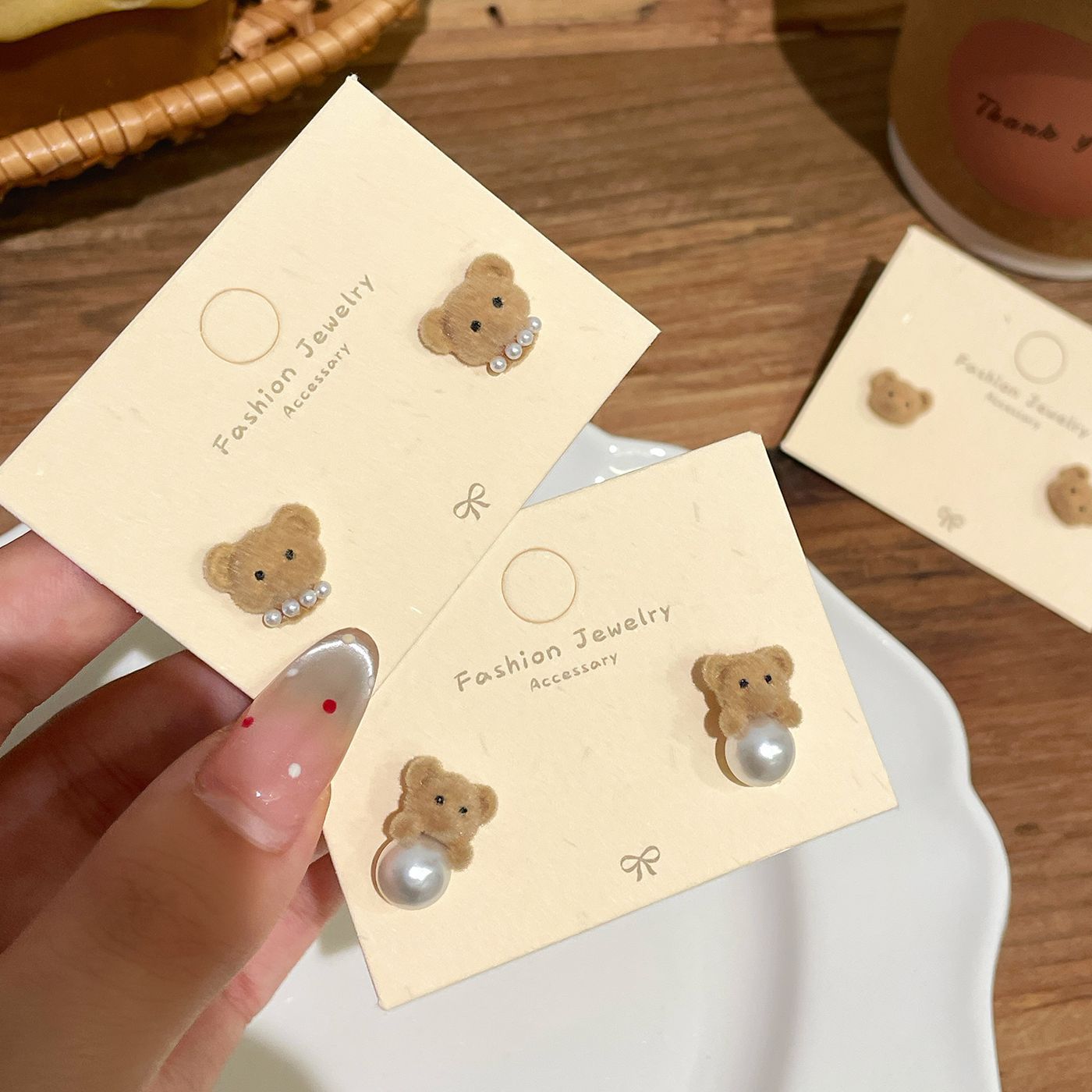 Coffee-colored plush bear pearl earrings for women, 925 silver needle, cute cartoon, sweet, exquisite and fluffy winter earrings full figure