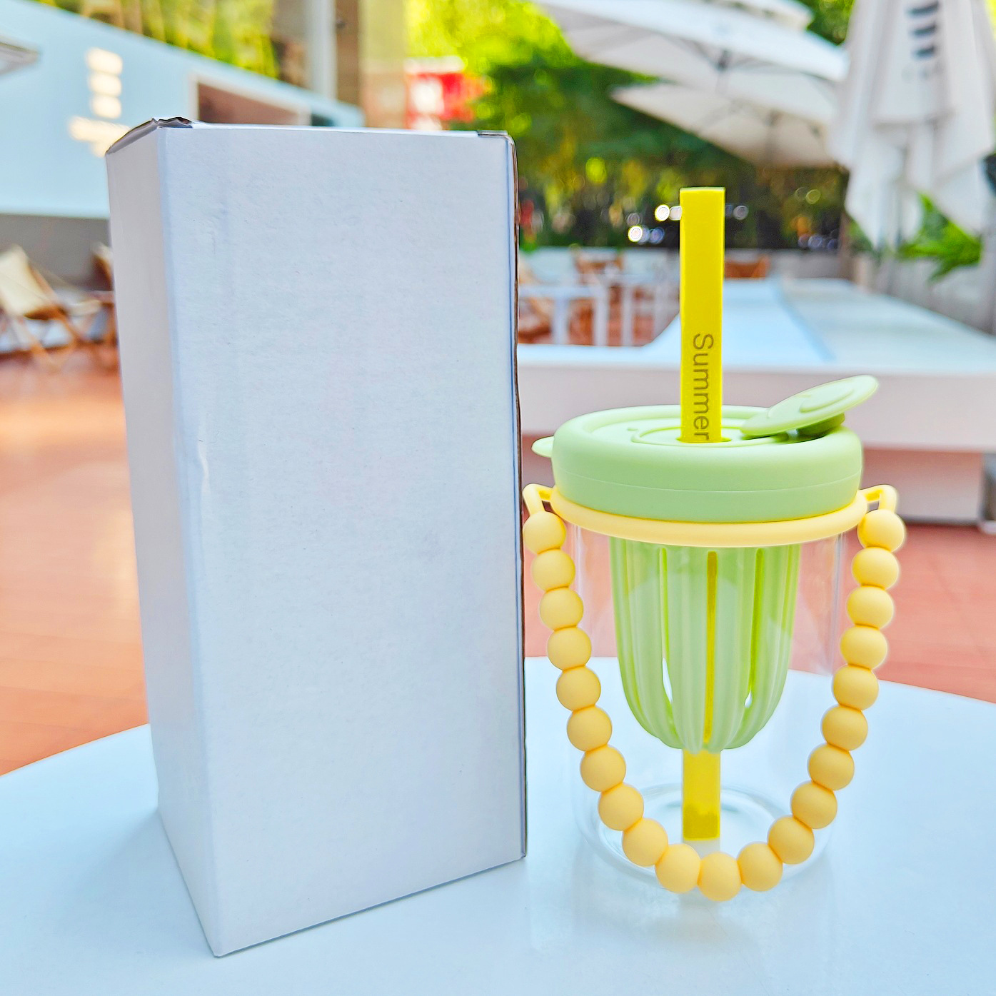 Simple girls' glass cup with tea strainer, summer tea-making straw cup, ins-style student pearl bracelet, office cup Application Scenario