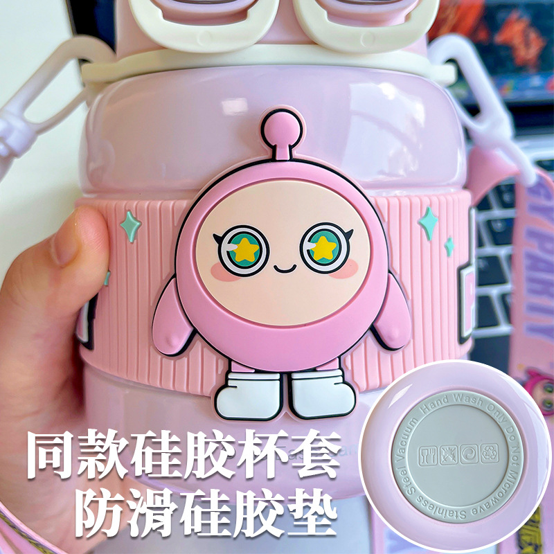 Egg Boy Party Children's water cup, summer portable large-capacity bucket, double-drinking straw, student sports insulated cup, direct drinking mouth Application Scenario