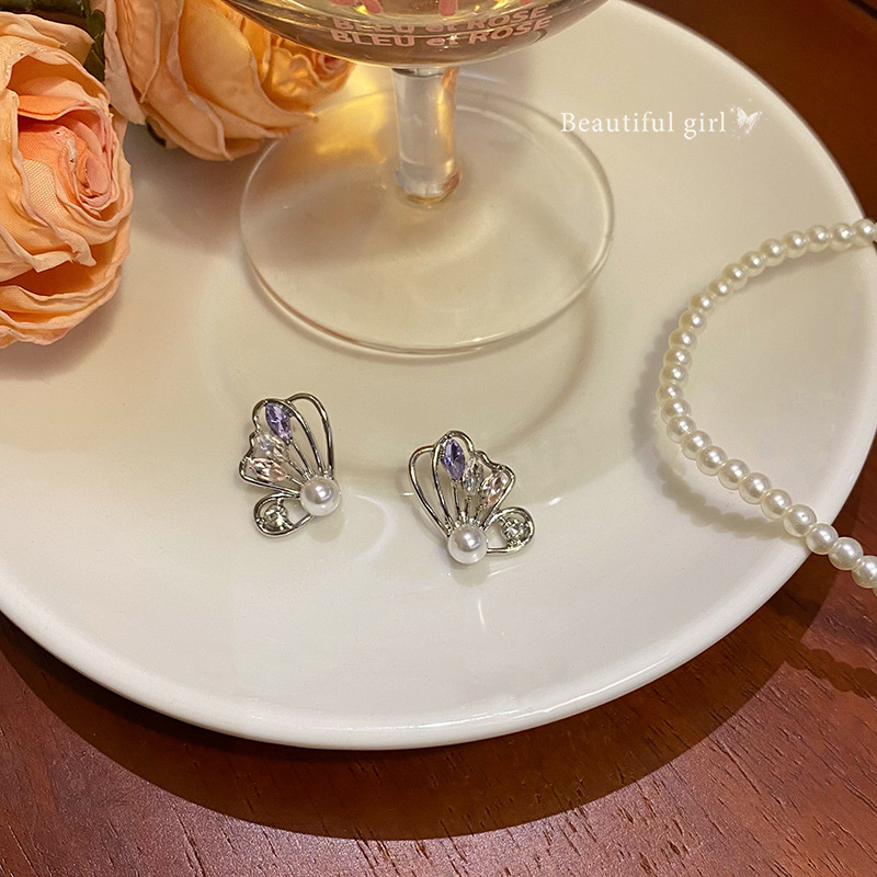 Exquisite colorful hollowed-out butterfly pearl earrings for women, trendy and fashionable on Instagram, with a high-end design sense, versatile and personalized earrings Specification drawing