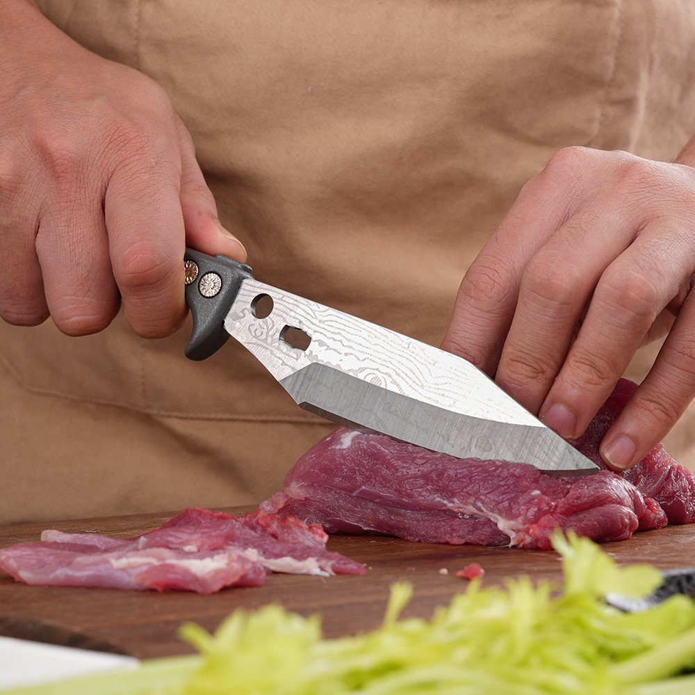 Damask chicken bone scissors for kitchen disassembly, powerful large scissors, functions for cutting fish scales, cutting chicken, and cutting fruits and vegetables Application Scenario