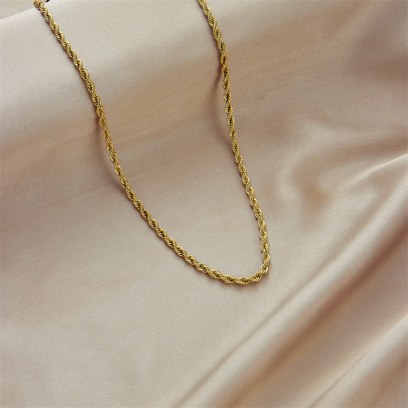 A cross-border fashionable, simple and niche design gold collarbone chain titanium steel twist bare chain jewelry necklace from Europe and America details Picture