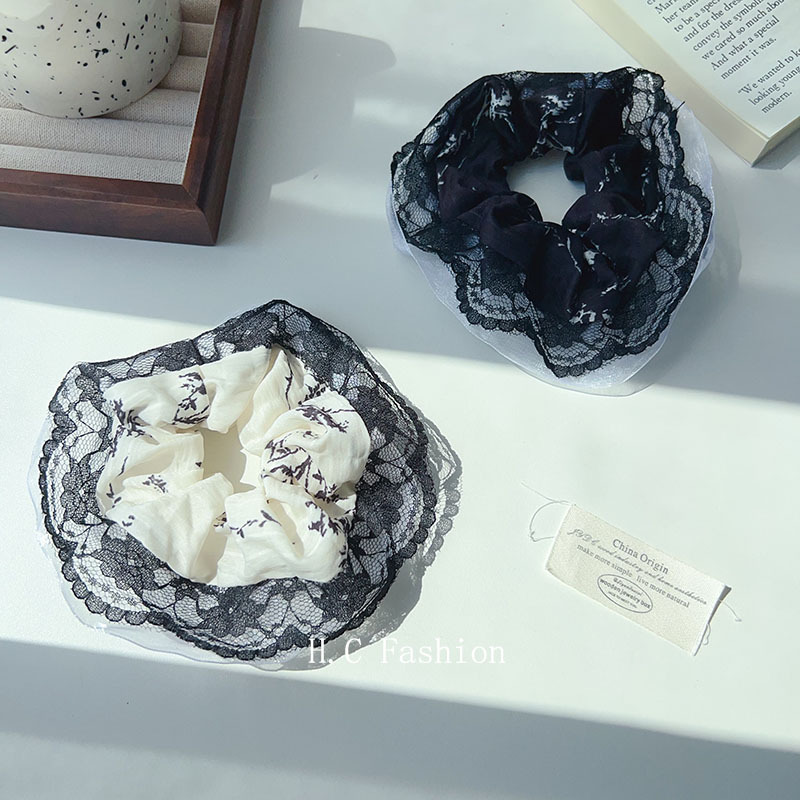 RUDAN's new spring French retro headwear features floral lace, a ponytail hair tie and a large female lace hair band Application Scenario