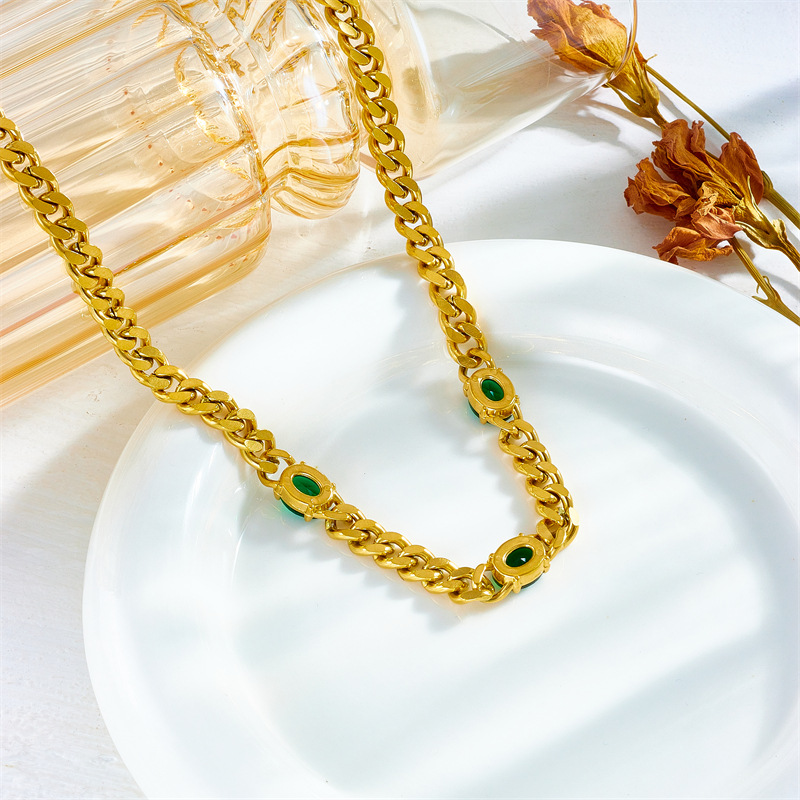 European and American cross-border fashion, simple and cold style, punk style, thick chain studded with diamonds, emeralds, titanium steel heavy metal necklace Specification drawing