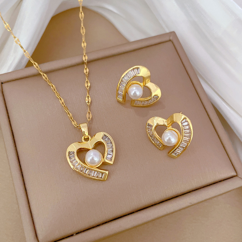 【 Titanium Steel 】 Necklace and Earring set, light Luxury Full diamond heart pearl, personalized and elegant banquet earrings and necklaces full figure