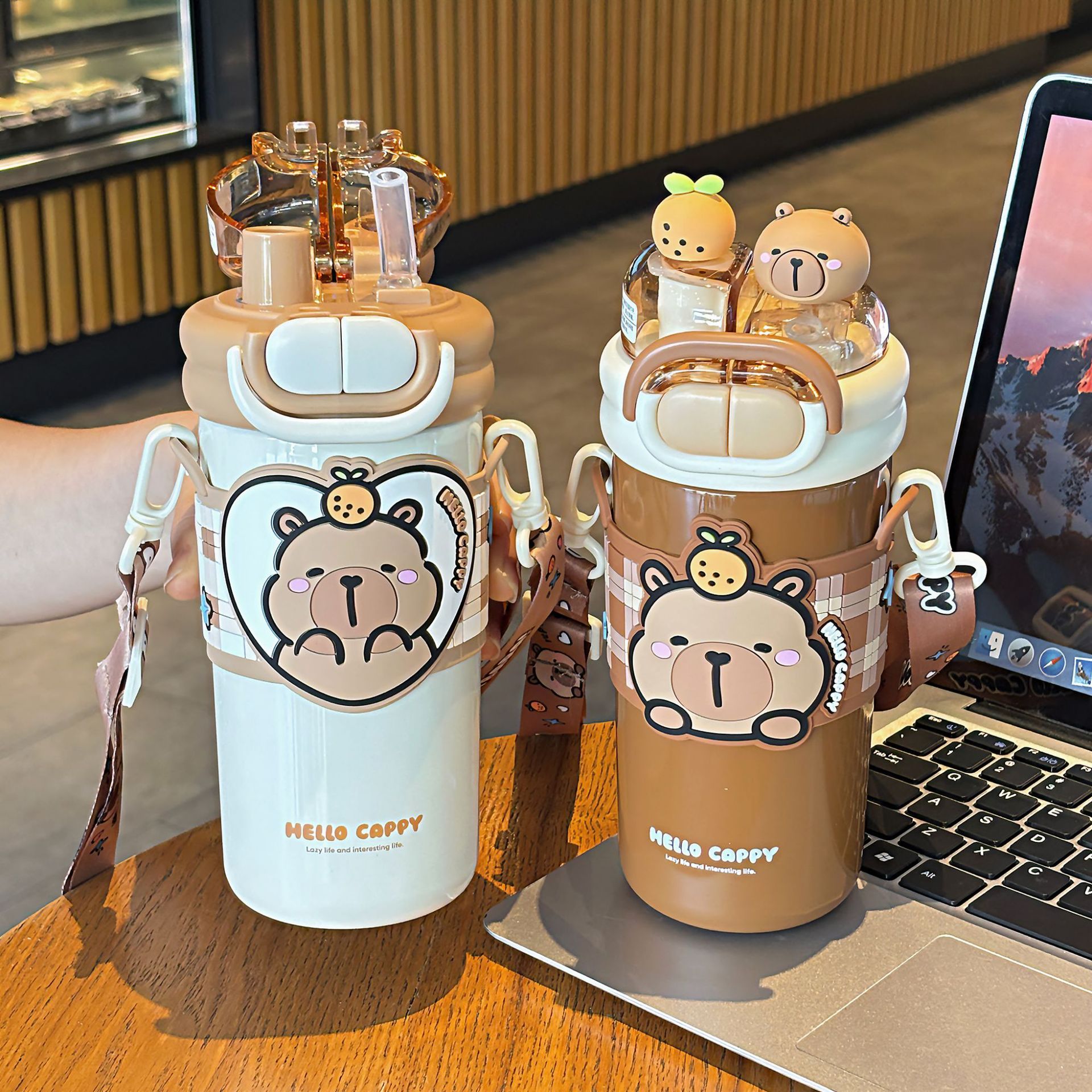 Gao Yan Kapibala cartoon double-drinking thermos cup, adjustable cup, convenient to carry, rope lock design water cup Application Scenario