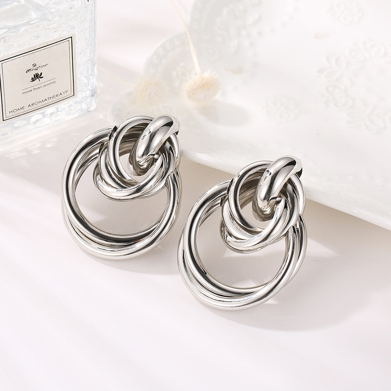 New European and American fashion exaggerated circle stud earrings, punk style geometric earrings, cross-border supply of metal earrings wholesale Specification drawing