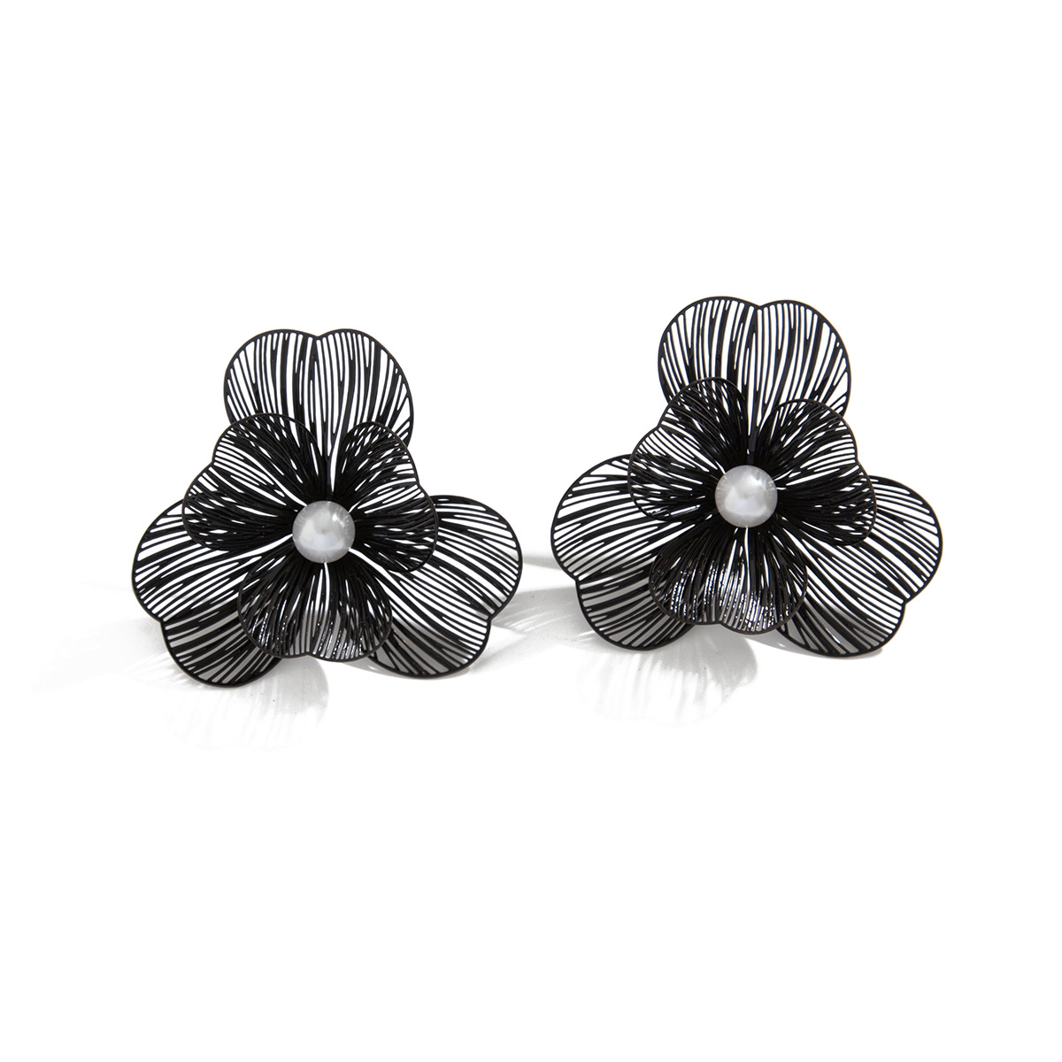 Sweet and simple cross-border accessories from Europe and America, ginkgo leaf and flower stud earrings, exaggerated country-style large petal earrings for women Item Picture