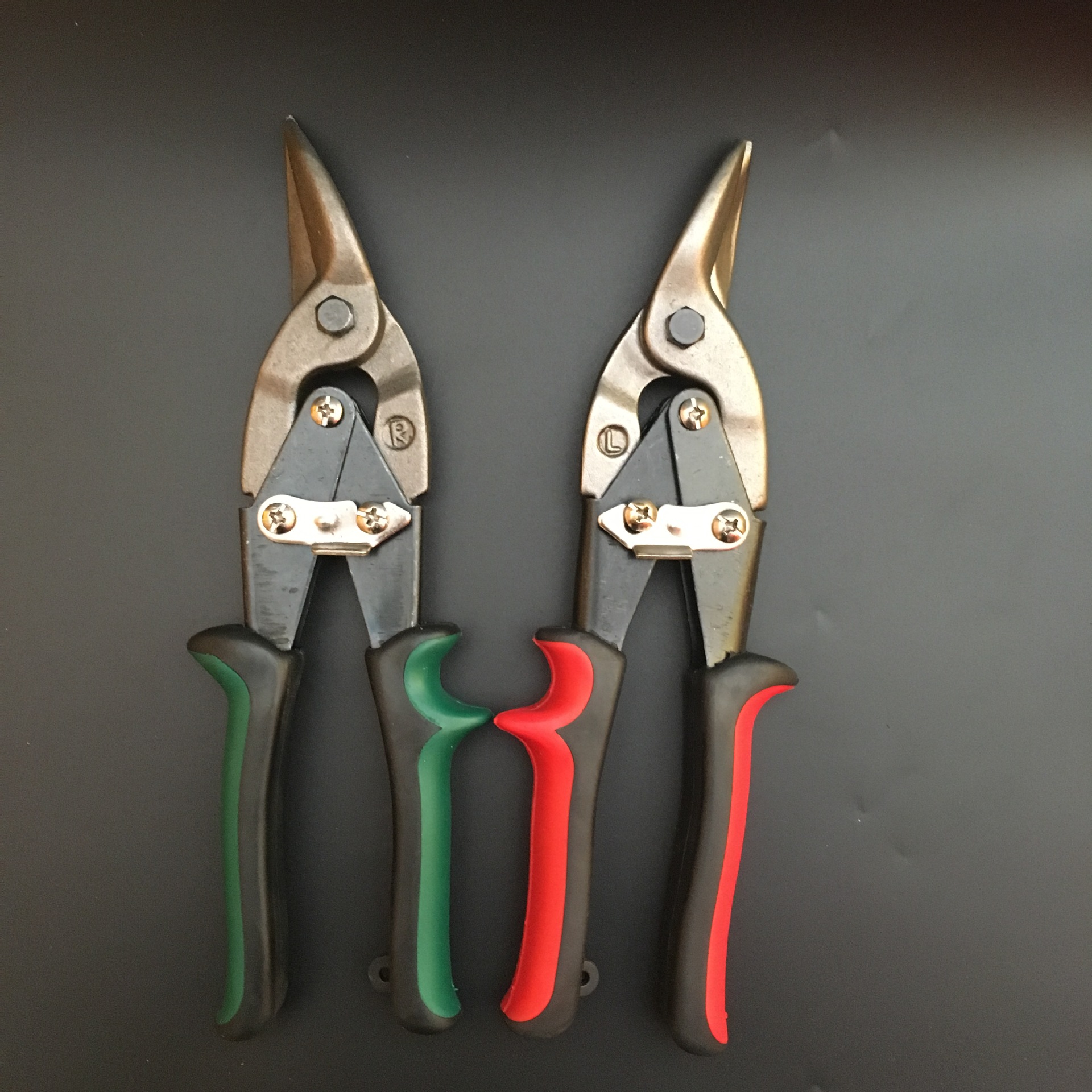 Direct sales from the manufacturer of aviation scissors, two-color iron shears, quality guaranteed, high-quality and exquisite products full figure