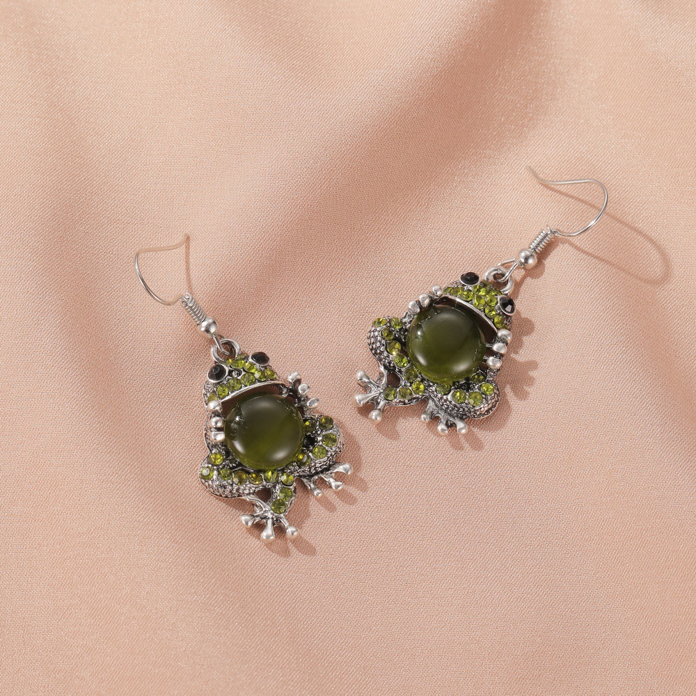 New cute and adorable pet jewelry: cat's eye stone cute frog earrings, elastic ring, exaggerated toad sweater chain Application Scenario