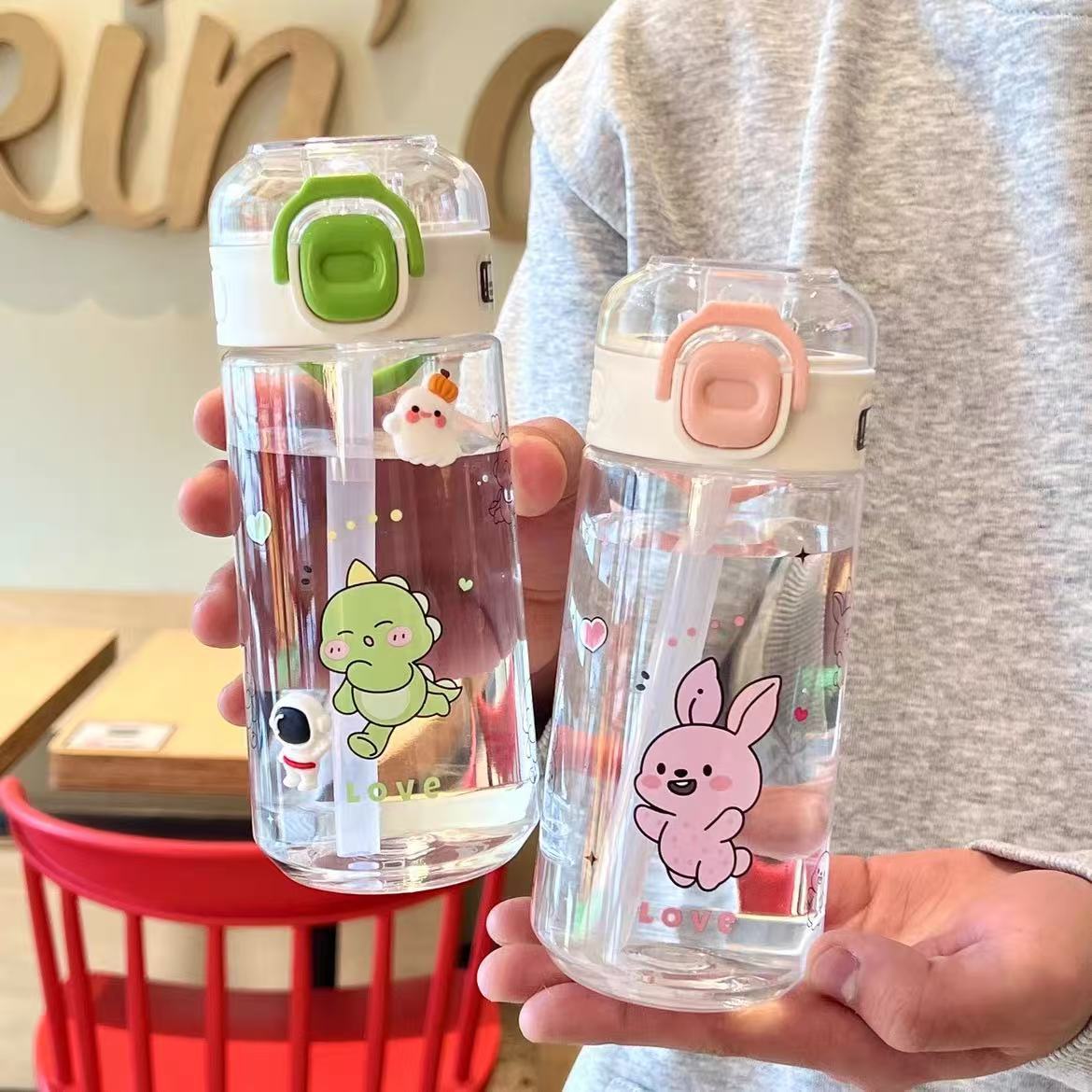 Summer water cup, large-capacity children's simple plastic portable straw, cute high appearance level, portable cup for boys and girls full figure