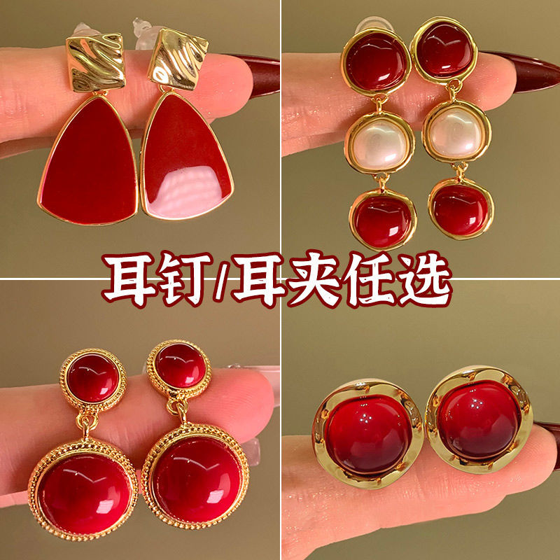 High-end retro Hong Kong-style red earrings, no ear piercings, ear clips, women's autumn and winter atmosphere, elegant and stylish earrings, best-selling earrings full figure