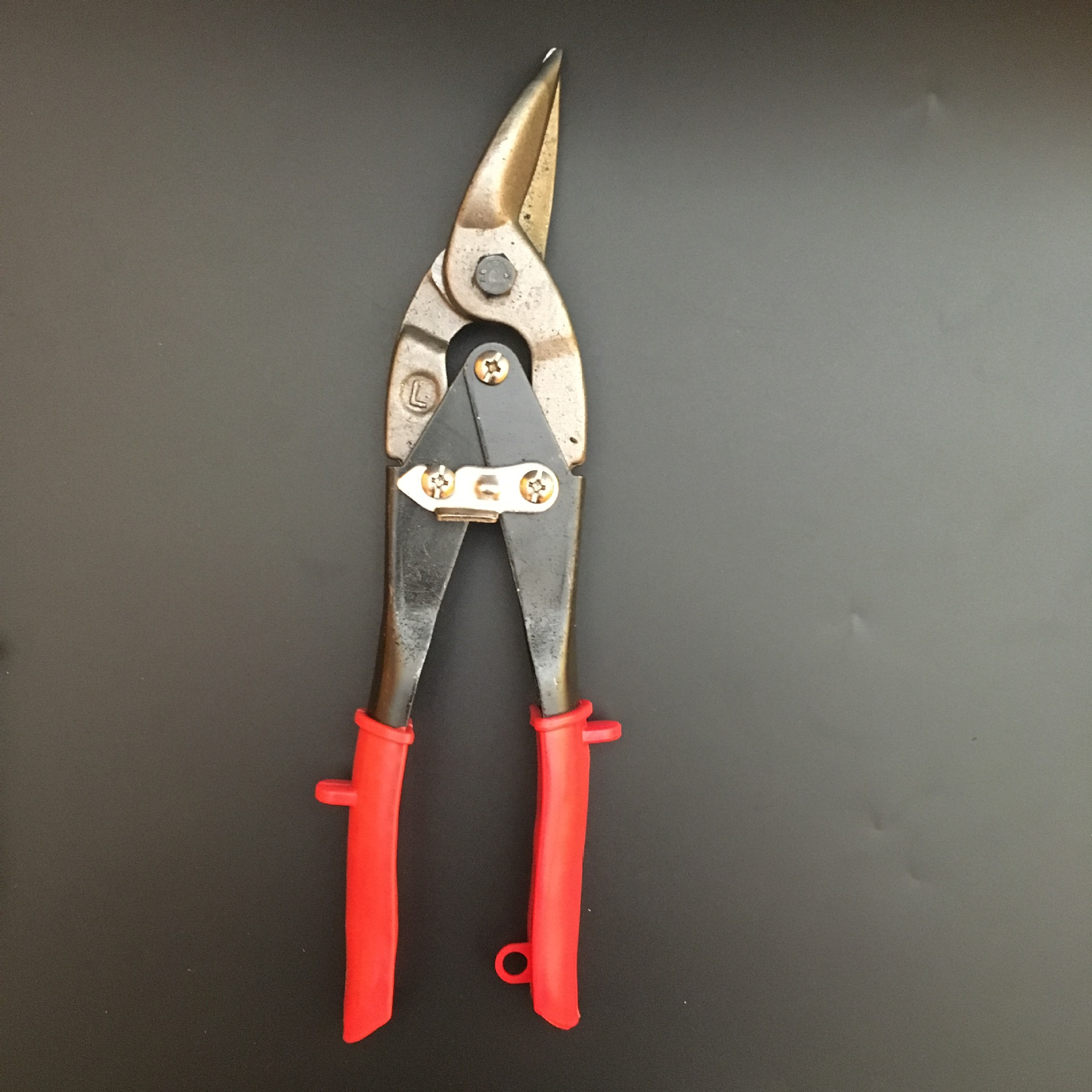 Factory direct sales of high-quality and exquisite products with quality guarantee. Aviation scissors, single-color iron sheet scissors, cast steel Item Picture