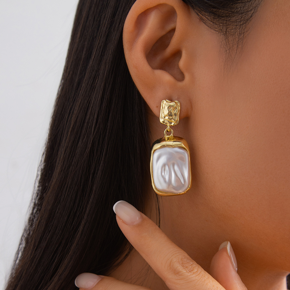 Cross-border retro Earrings irregular design sense stud Earrings baroque liquid metal water drop pendant earrings for women Application Scenario