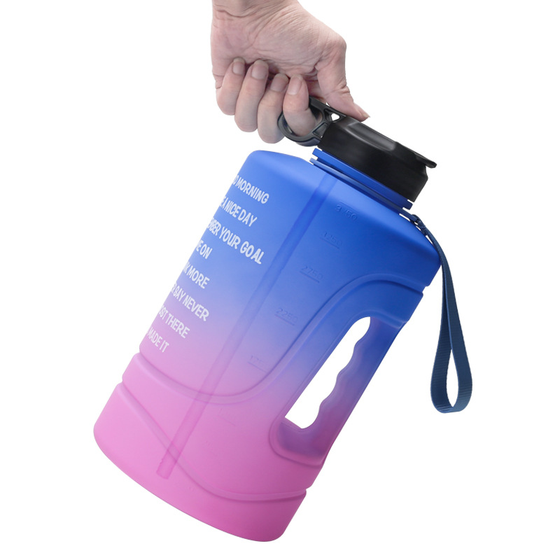 In stock, fashionable fitness sports tonton cups, large-capacity water bottles, straws, portable handles, plastic space cups, cross-border Application Scenario