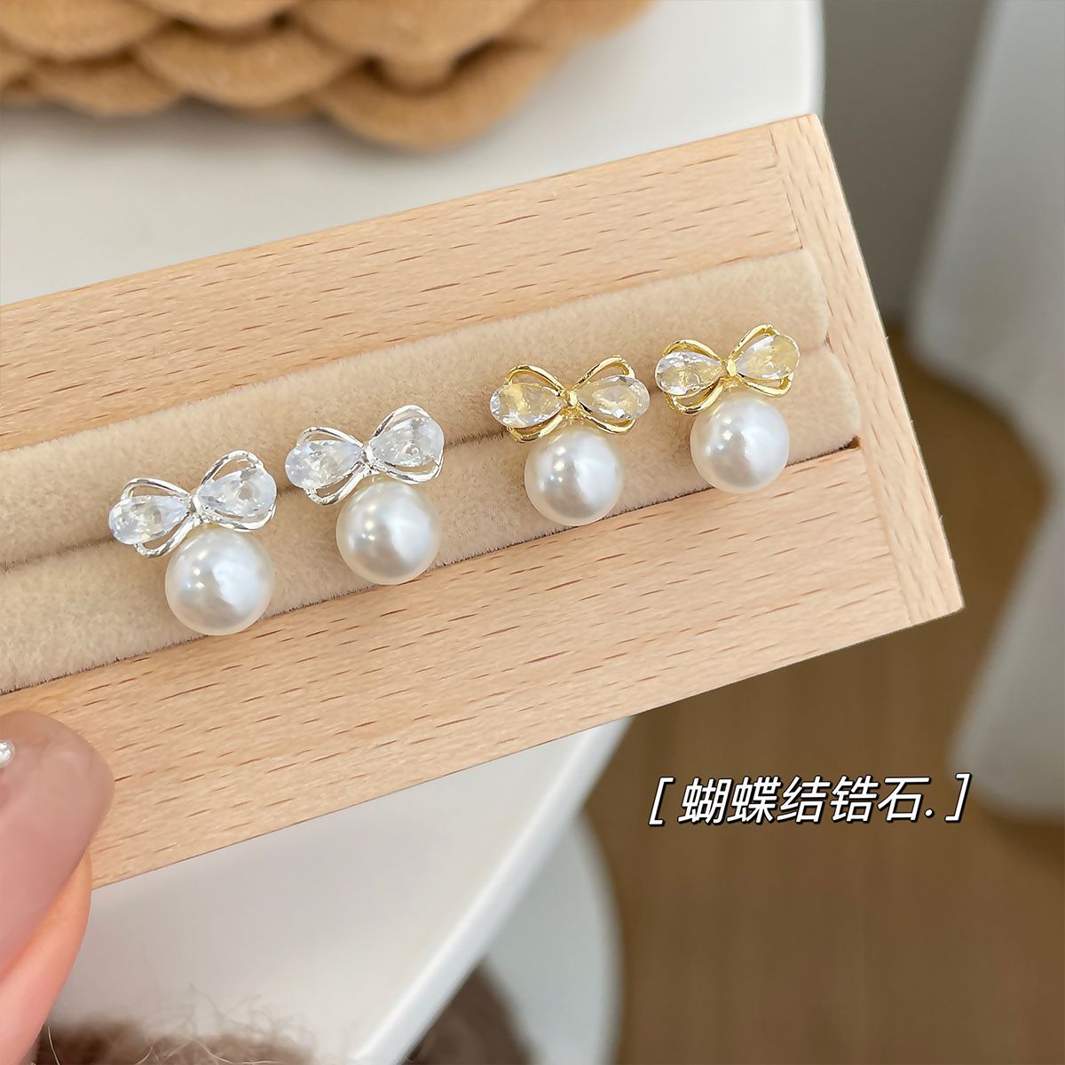 Exquisite and light luxury bow zircon pearl stud earrings, women's silver needle, simple and elegant, versatile and high-end summer earrings full figure
