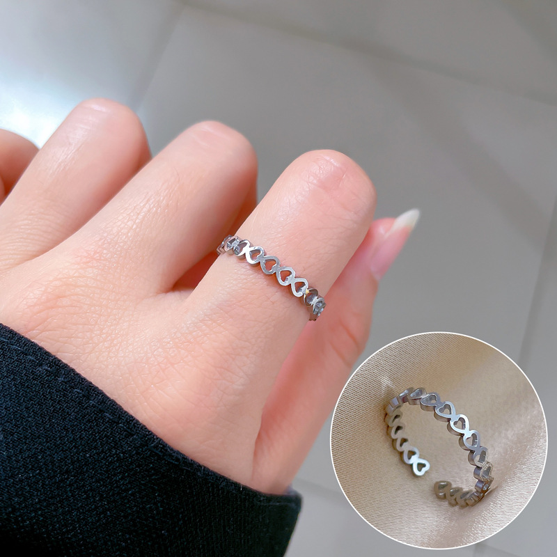 【 All-titanium Steel 】 Titanium steel cold and minimalist style dance ring for men and women, trendy and simple food rings on Instagram Application Scenario