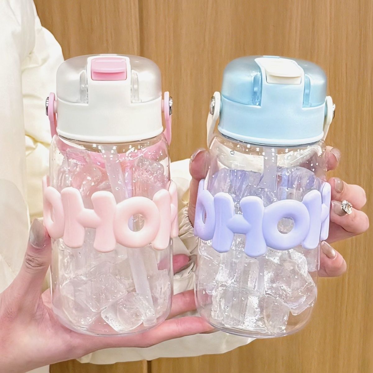 The new high-temperature resistant portable plastic water cup is a large-capacity cup that women can carry diagonally when going out for fun details Picture