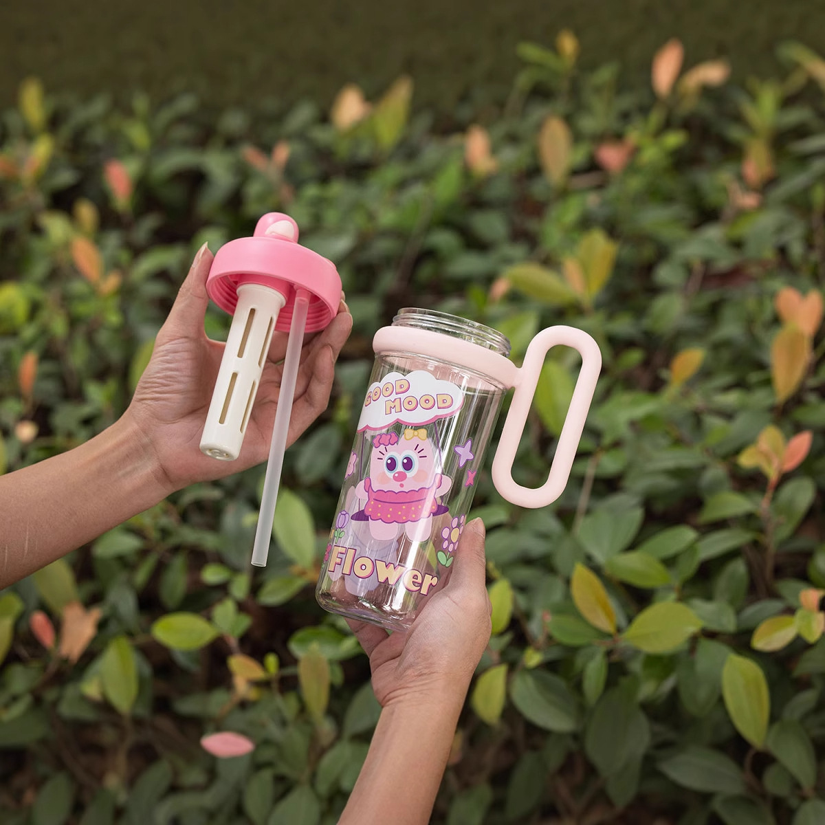 New cartoon children's plastic water cup, high appearance level for girls, double-drinking cup, large capacity, portable, student school handle cup Application Scenario