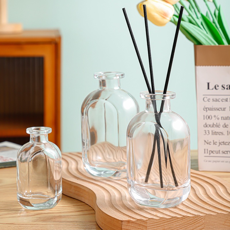 Retro thickened glass aromatherapy bottle, 100ml, bayonet glass bottle, flameless essential oil perfume bottle, empty bottle, home decoration item Application Scenario