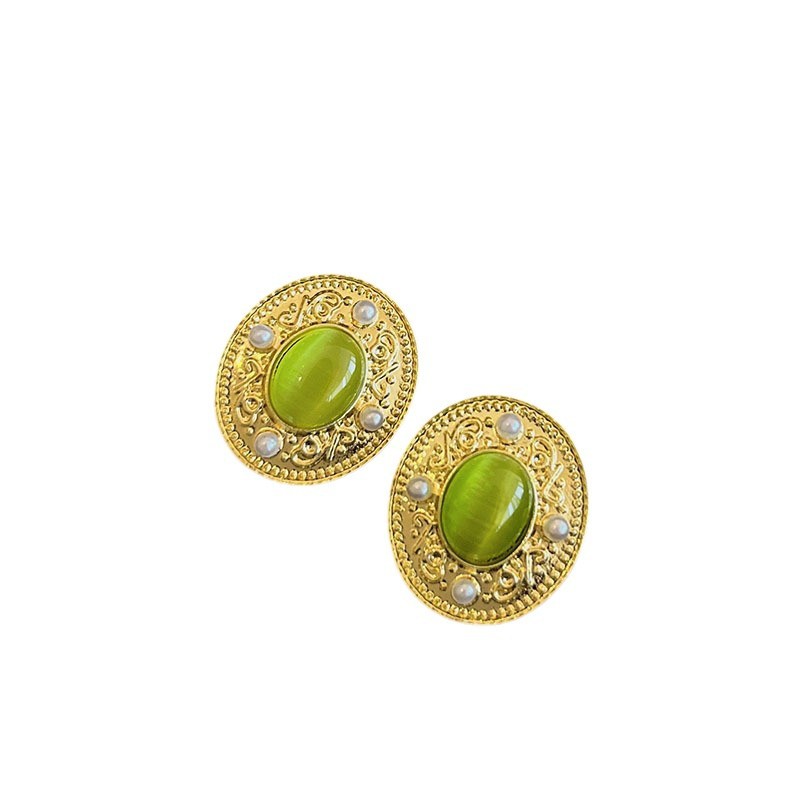 Retro and high-end green earrings for women, 2025 new bestsellers, simple and elegant, niche ear studs, trendy and fashionable earrings Item Picture