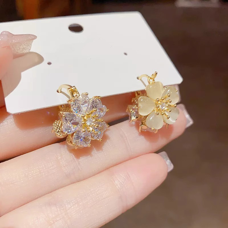 S925 Silver Needle elegant diamond-encrusted tassel flower earrings, women's light luxury high-end long earrings, bestseller earrings for autumn and winter Application Scenario