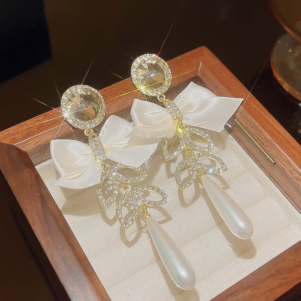 Pearl high-end bow tassel earrings, long and versatile, unique sweet and cool style earrings, fashionable and trendy earrings for women Specification drawing