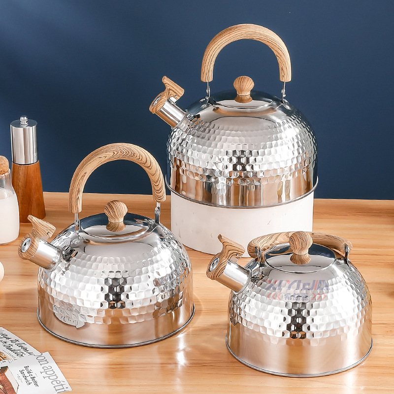 Xiyijia stainless steel whistling kettle, flat-bottomed household whistling kettle, hammer-patterned retro wooden handle, large-capacity whistling kettle full figure