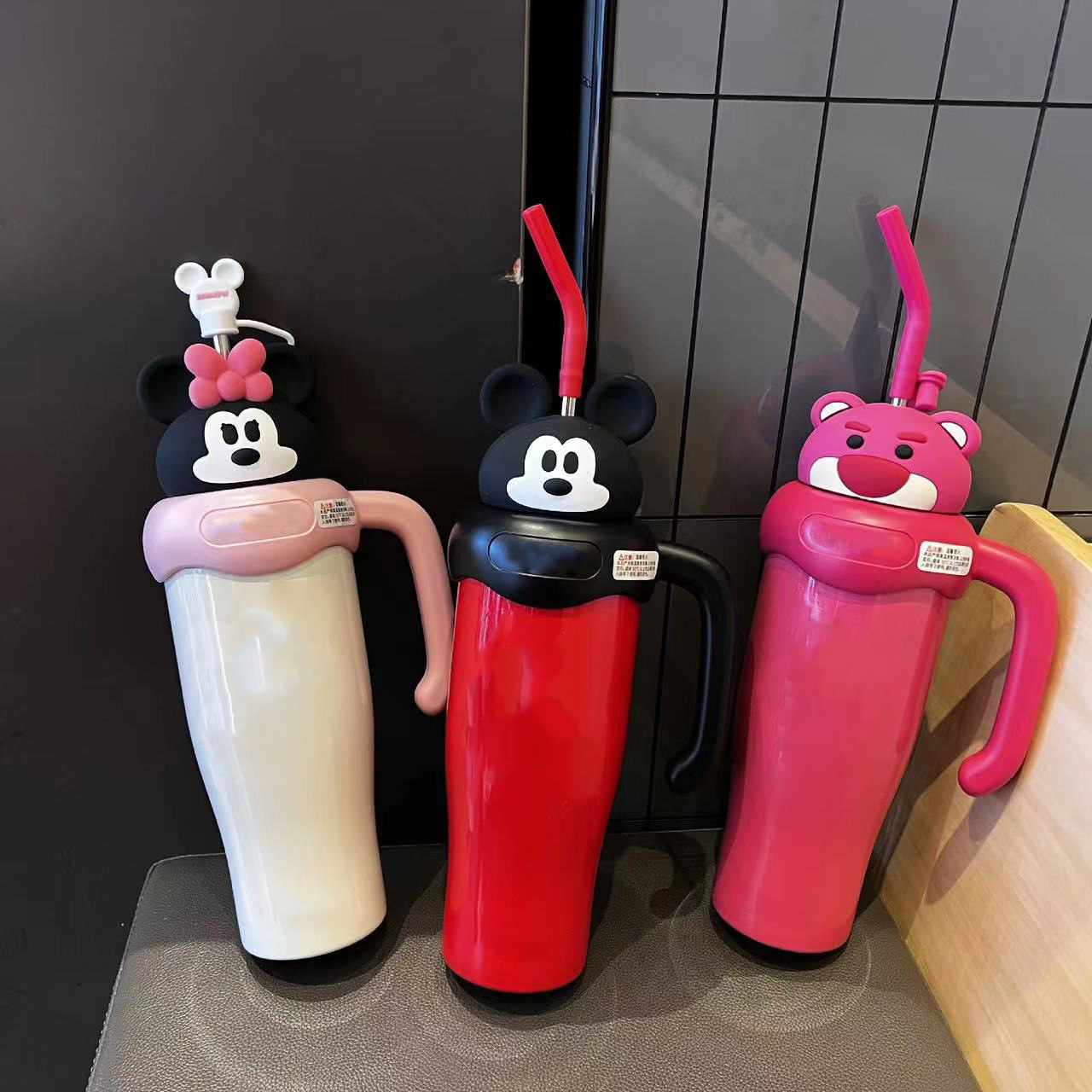 Creative high appearance level cartoon large-capacity ice cup, high appearance level girls straw water cup, cute heat and cold preservation cup full figure