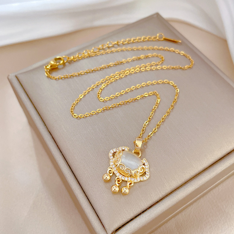 【 Titanium Steel 】 Longevity Lock Auspicious Cloud Ruyi Light Luxury Design Versatile Korean-style Instagram Niche Design Live-streaming necklace Application Scenario