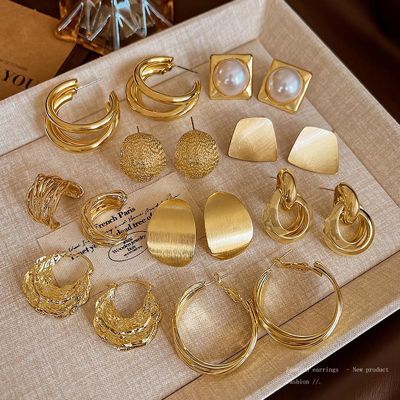 High-end metal earrings for women, a new bestseller in 2025, light luxury stud earrings, niche design, simple and elegant earrings details Picture