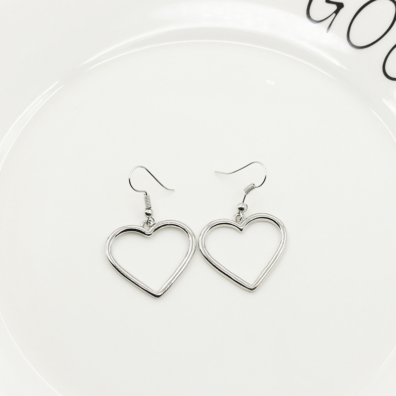 Wholesale and consignment delivery of Japanese-style fresh earrings, Harajuku hollowed-out heart-shaped earrings, soft girl earrings, and women's stud earrings details Picture