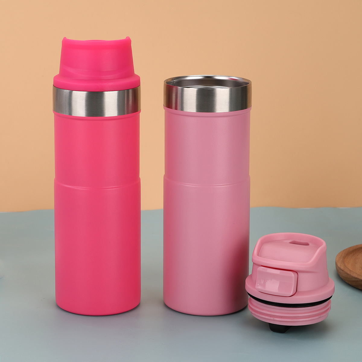 Creative double-layer vacuum 304 stainless steel insulated cup, large-capacity solid-color switch cup, outdoor cycling sports water bottle Application Scenario