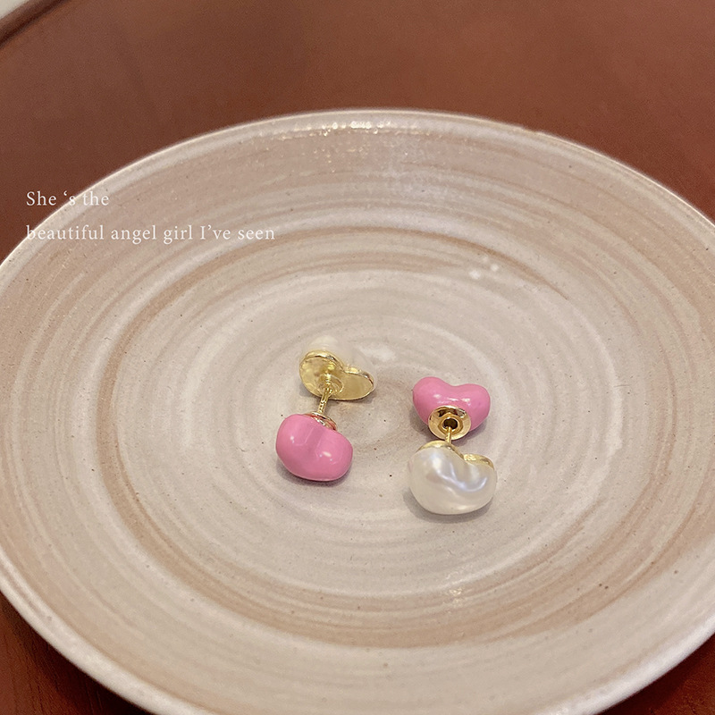 Super ethereal pink double-sided heart-shaped pearl earrings, fashionable and high-end for women, versatile and popular online celebrity earrings wholesale Application Scenario