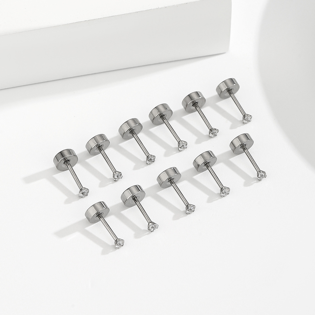 2025 New titanium alloy ear studs 2.0 Fine needle zircon best-selling niche design ear-piercing ear bone stud earrings details Picture