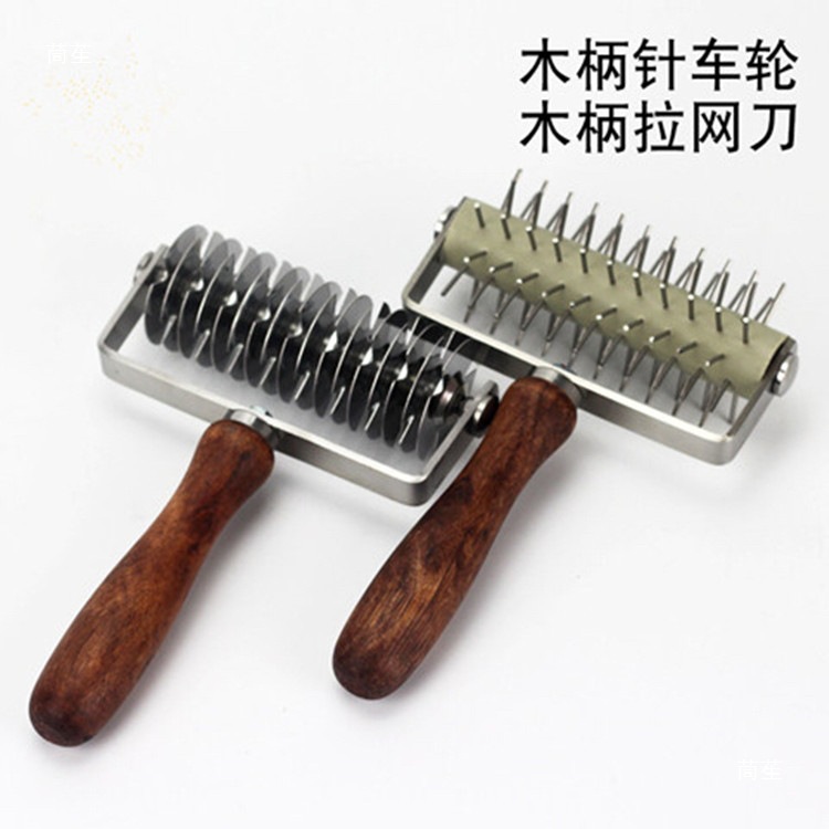 Roller knife, stainless steel mesh knife, wooden handle roller knife, roller needle knife, pastry punching, pizza roller knife, baking tools Application Scenario