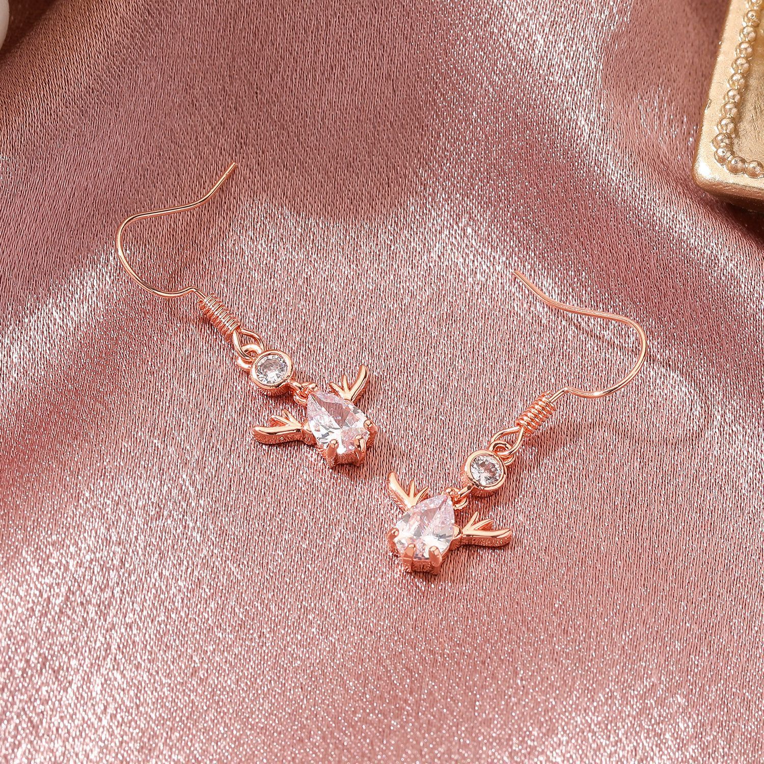 Best-selling Christmas earrings: Sweet and cute crystal deer earrings. One Deer with You, a fresh and creative holiday gift Specification drawing